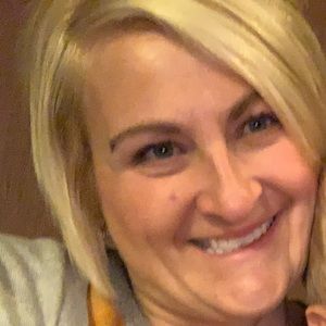 Meet your Posher, Holley